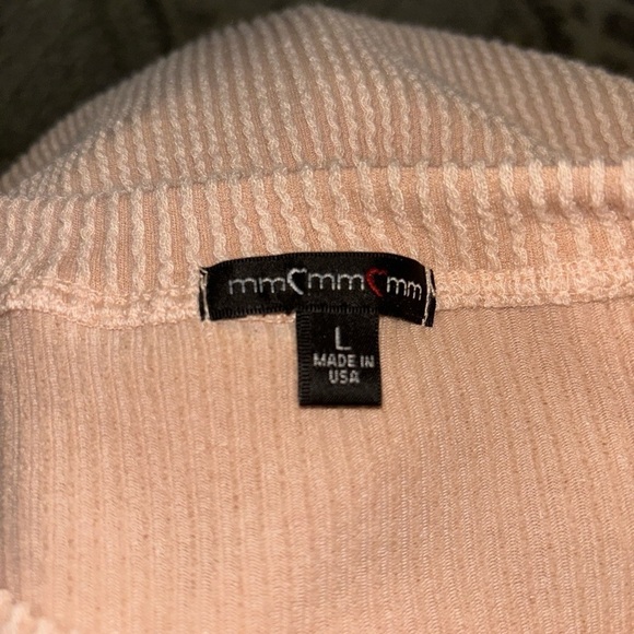 “MM MM MM” LG. PULL OVER TOP PEACH RIBBED DESIGN CAP SLEEVES USA “JUNIORS” NWT - Picture 9 of 13